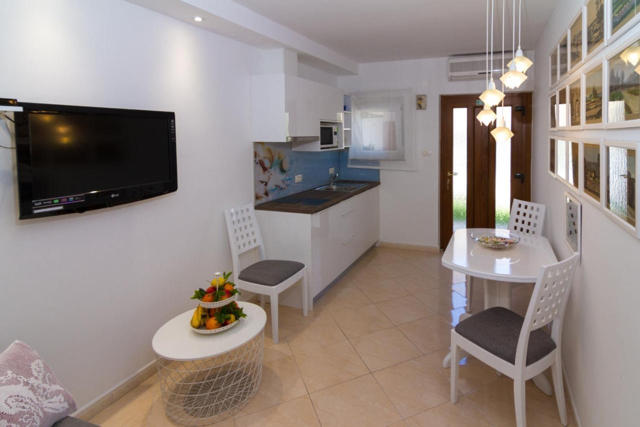 Apartment Palm View II Ровинь Экстерьер фото