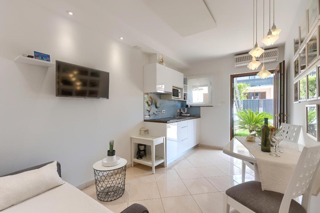 Apartment Palm View II Ровинь Экстерьер фото